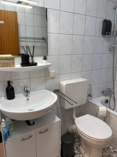 Bathroom 2, Immo-Vision - Modern Living Apartments, Zentral, Parkplatz, Kuche, Wlan, Wolfsburg