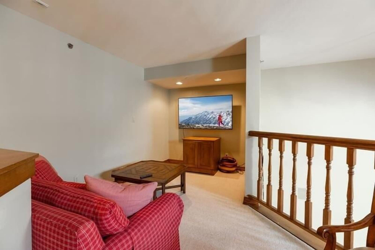 Interior 5, Strawberry Park, Eagle