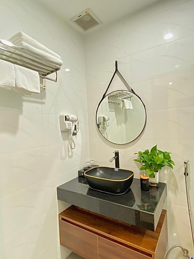 Bathroom, Bel-Air Hotel, Qui Nhơn