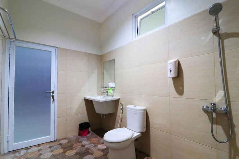 Bathroom, Aries Biru Hotel and Villa , Bogor