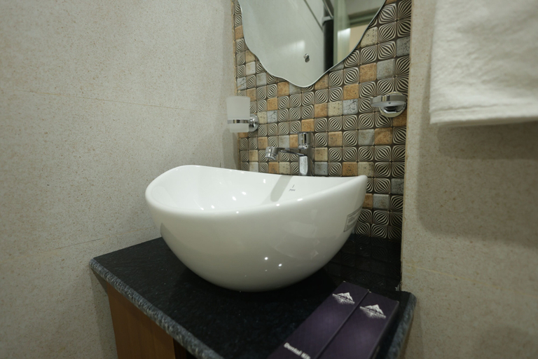 Bathroom 3, Roots & Peaks, Tehri Garhwal