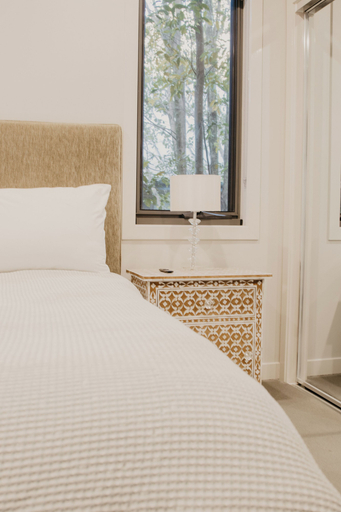 Room 5, Edges by St Benards Hotel, Tamborine Mountain