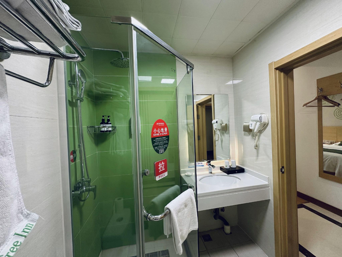 Bathroom 3, GreenTree Inn Xingtai Qinghe County Wusong Park, Xingtai