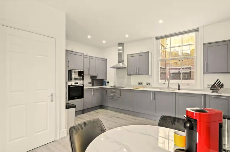 Private kitchen 3, Flat 2 Beauchamp Place, London