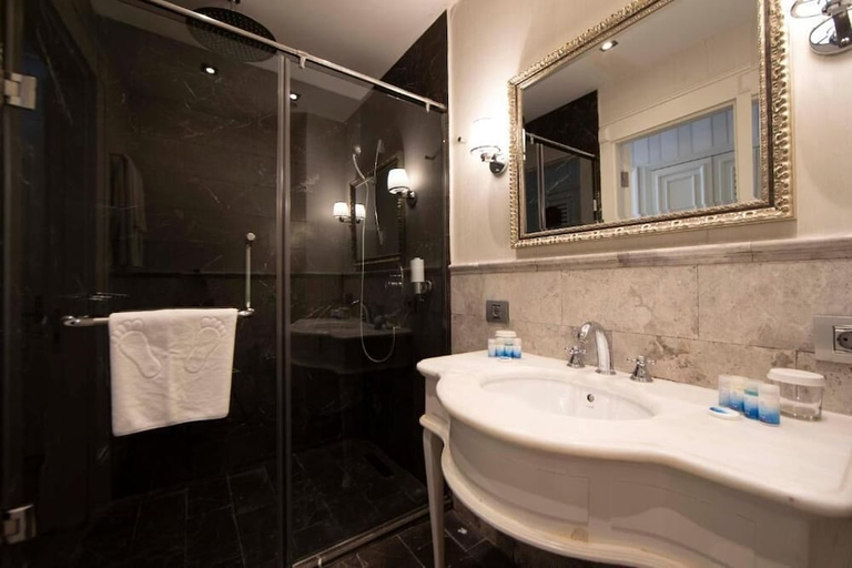 Bathroom 5, Sapphire City Hotel, Baku
