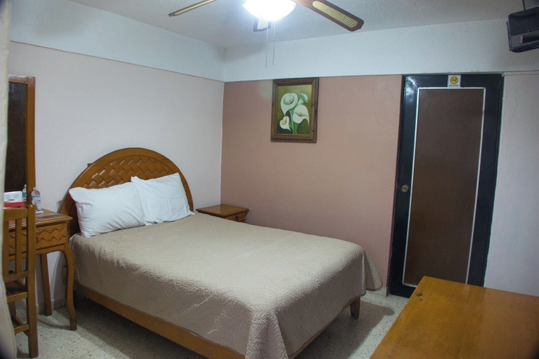 Room 2, Hotel Mesón del Bosque, Querétaro