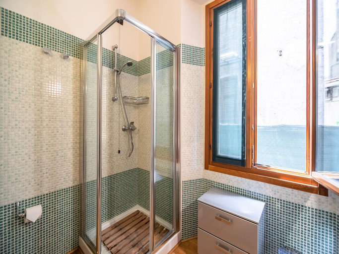 Bathroom, Meina Apartments, Novara