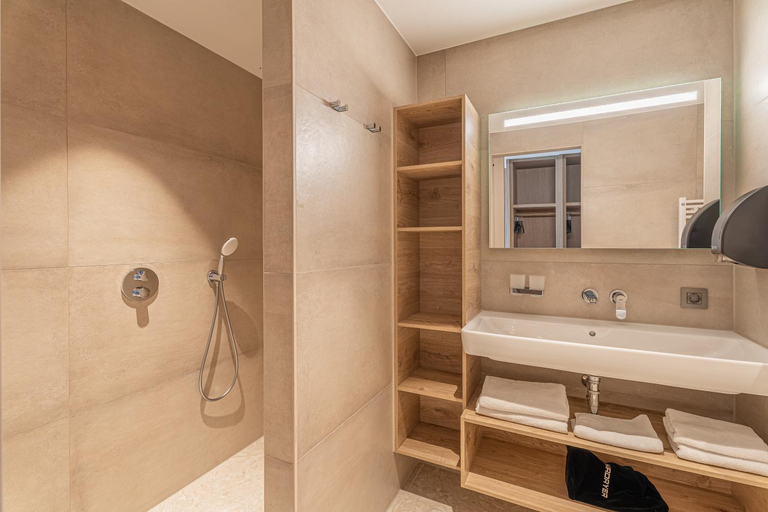 Bathroom 3, Strandhotel Duinoord, Veere