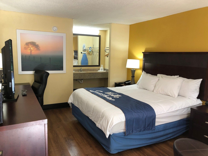 Bedroom 3, Days Inn By Wyndham King, Forsyth