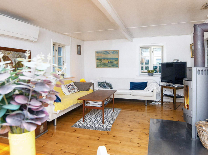 Others 4, Lakeside Holiday Home with Forest, Skanderborg