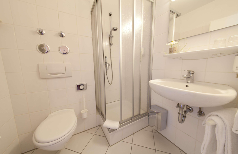 Bathroom 4, Hotel Hagemann, Hamburg