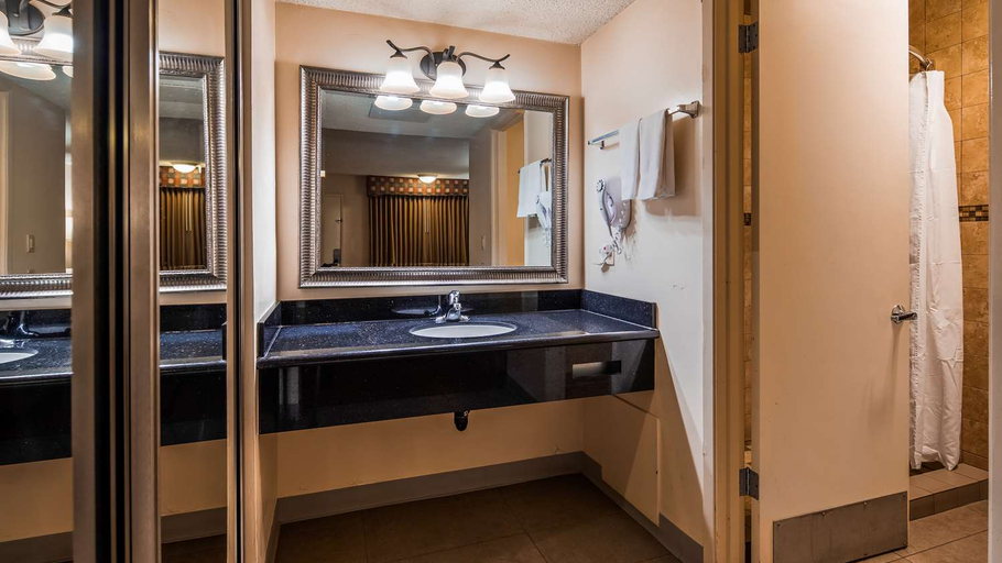 Bathroom 4, SureStay Hotel by Best Western Tehachapi, Kern