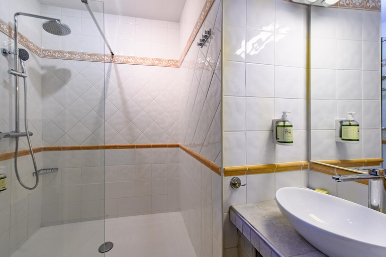 Bathroom 3, Les Florets, Vaucluse