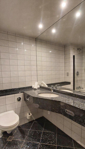 Bathroom 3, B&B HOTEL London Heathrow, Slough