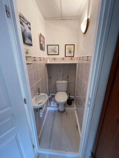 Bathroom 3, Maison Avec Terrasse, Jura