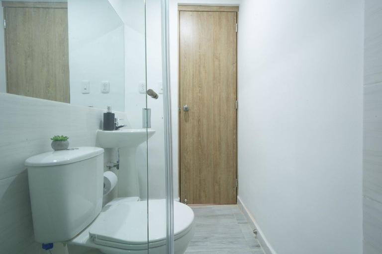 Bathroom 3, San Gil Plaza suite 502, San Gil