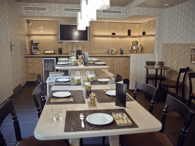 Food & Drinks 4, Maison Bram Paris Gare de l'Est, Tapestry Collection by Hilton, Paris