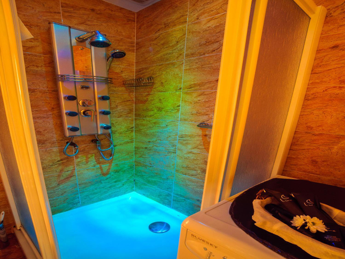 Bathroom 3, Apartment in La Omanuela, León
