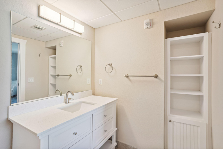 Bathroom 5, Harbourside 7718- Premier, Pinellas