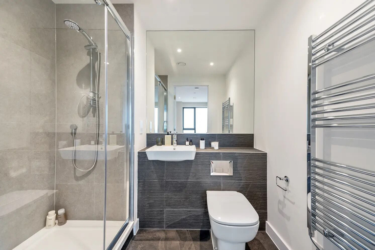 Bathroom 3, Riverstone Heights, London
