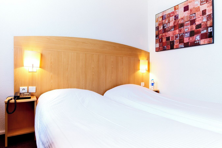 Bedroom 5, Hotel La Maison de Lise Mulhouse Illzach, Haut-Rhin