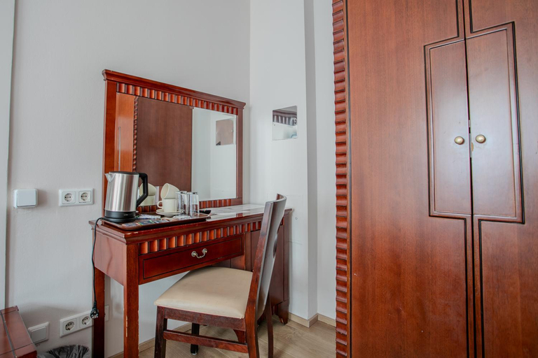 Others 5, Hotel Attaché, Wien