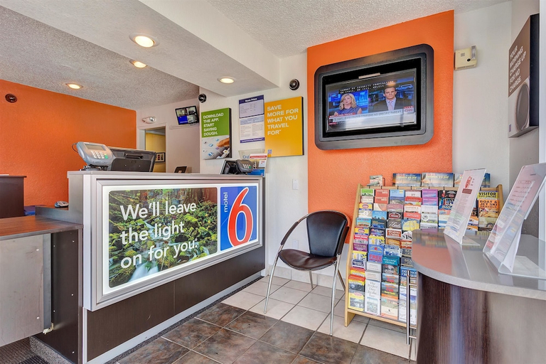 Food & Drinks 5, Motel6 Santa Rosa - South, Sonoma