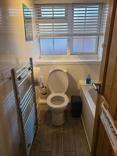 Bathroom, GATWICK ROOMs-TRAVEL SERVICE-AIRPORT PARKING, West Sussex