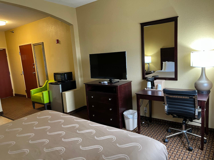 Bedroom 3, Quality Inn Des Moines North, Polk