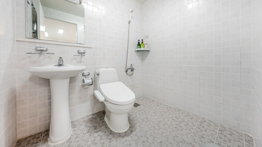 Bathroom 3, Yangyang Sunrise and Sunset Private Pens, Yangyang