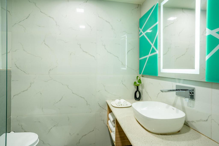 Bathroom 5, Inde Hotel Golf Course Extension, Gurgaon