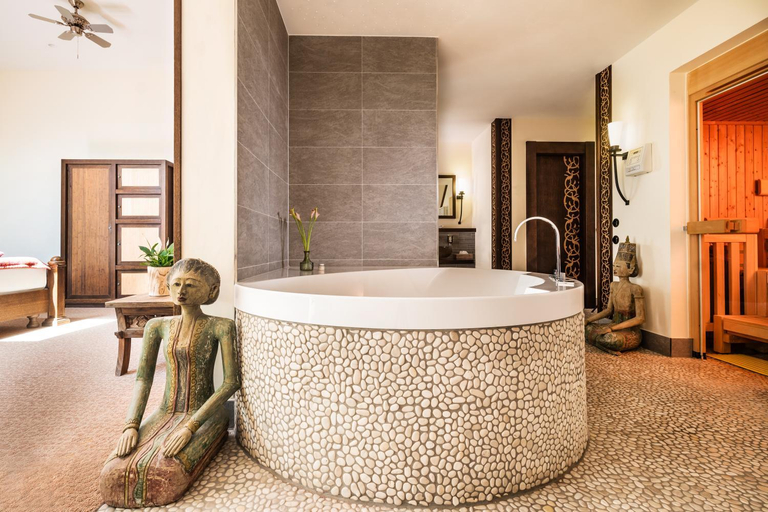 Bathroom 4, Lindner Park-Hotel Hagenbeck, Hamburg