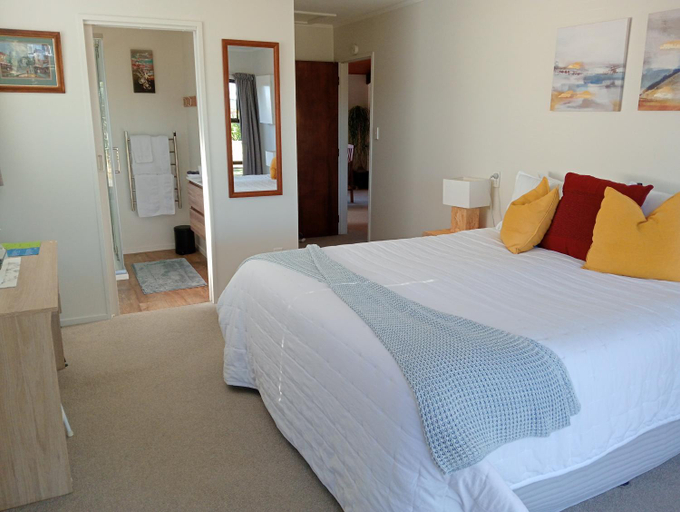 Bedroom 2, Carters Beach Bed and Breakfast, Buller