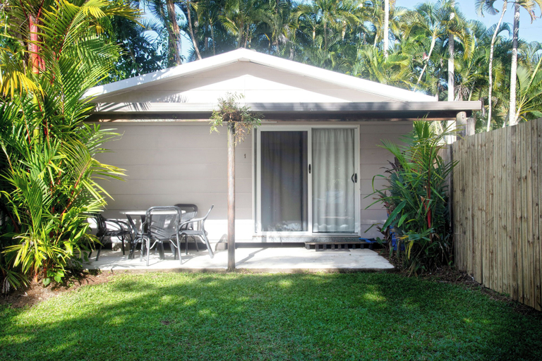 Terrace/patio 2, Tropical Hibiscus Caravan Park, Cardwell