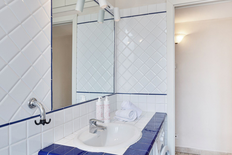 Bathroom 4, Casa Vico delle Isole by Wonderful Italy, Genova