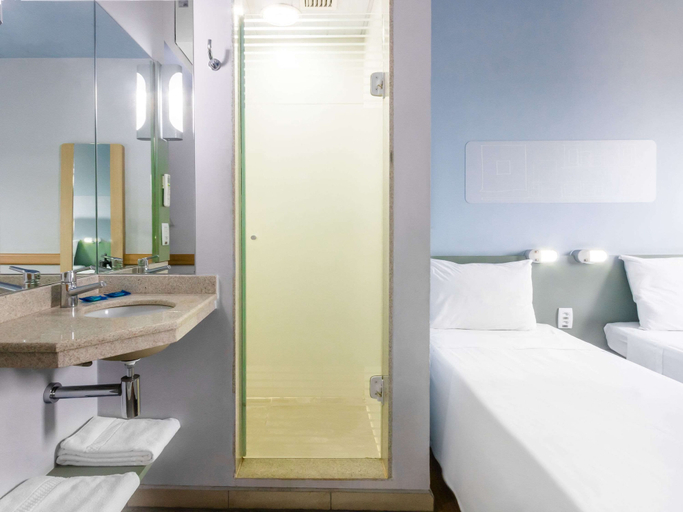 Bathroom 4, ibis budget Araraquara, Araraquara