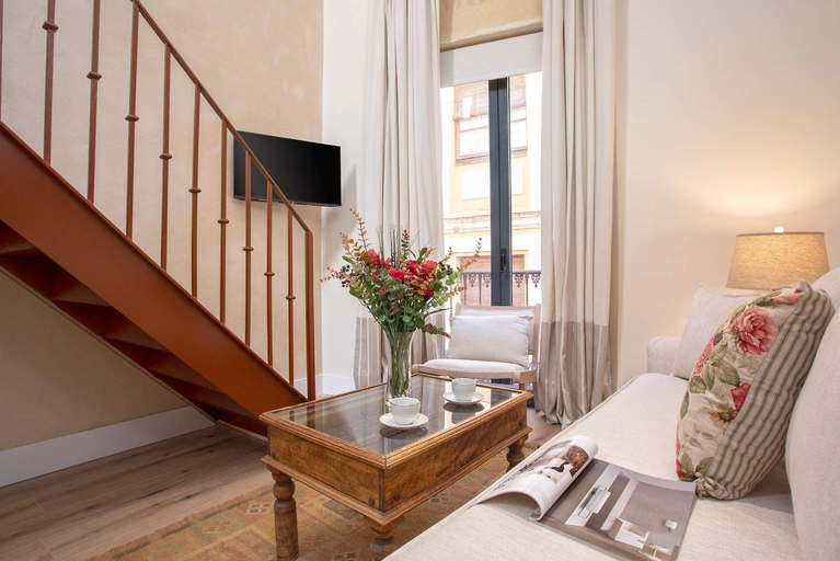 Others 4, Genteel Home Rodrigo Caro, Sevilla