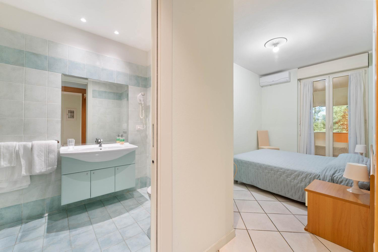 Bathroom, Green Village Accommodations, Lecco