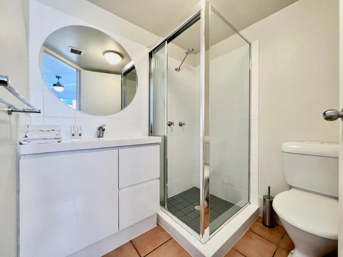 Bathroom 2, K Resort Surfers Paradise, Gold Coast