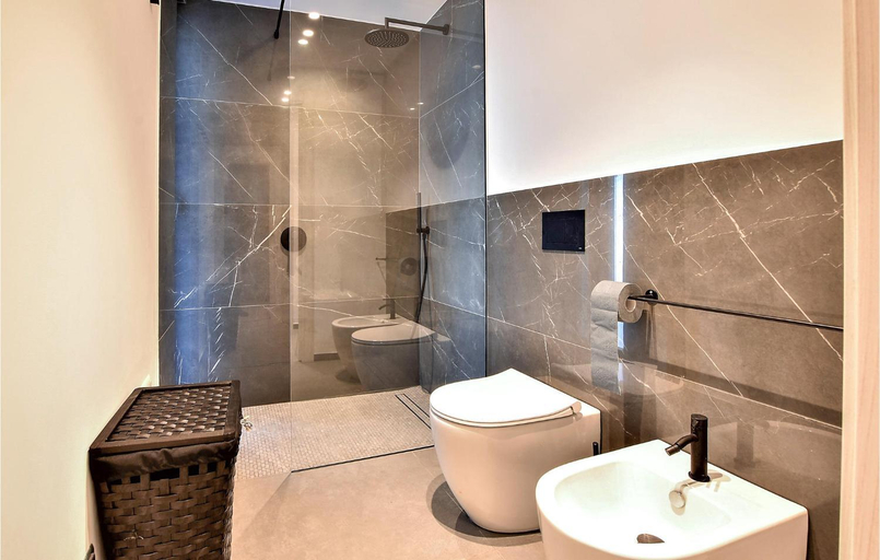 Bathroom 2, 2 Bedroom Amazing Apartment In Trappeto, Palermo