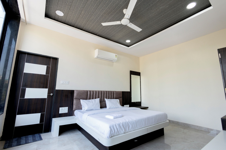 Bathroom 2, Hotel Basil Inn, Ujjain