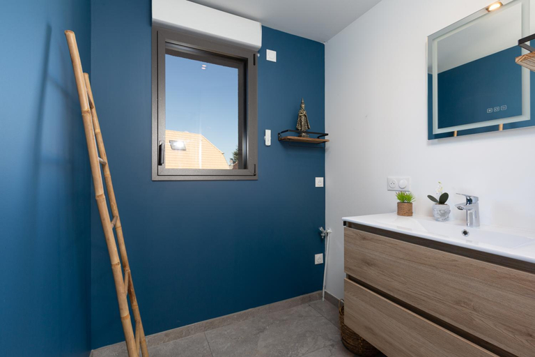 Bathroom 4, Villa Lion - SPA Prive, Climatisation, Sauna, Borne d'arcade, Babyfoot, Bas-Rhin