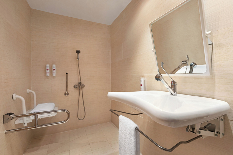 Bathroom 4, Ramada by Wyndham Valencia Almussafes, Valencia