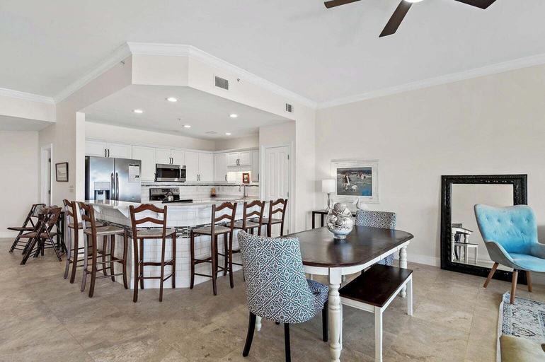 Food & Drinks, The Legacy Condominium, Walton