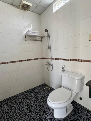 Bathroom 4, Maika Hotel, Nha Trang