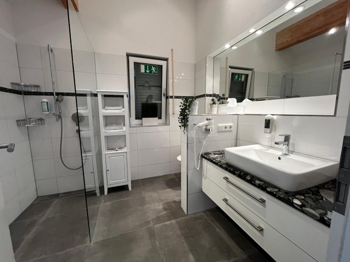 Bathroom 3, GASTEHAUS an der Sempt Ferienwohnungen & Apartements, Erding