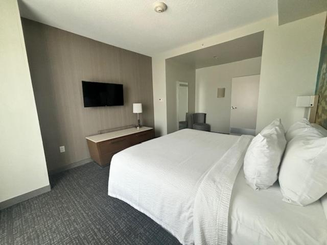 Bedroom 3, Courtyard by Marriott Deptford, Gloucester