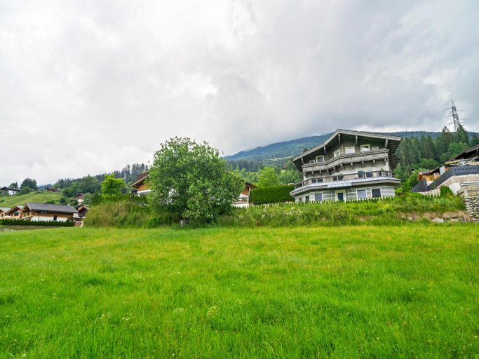Others 4, Apartment in Neukirchen near Ski Lift, Zell am See