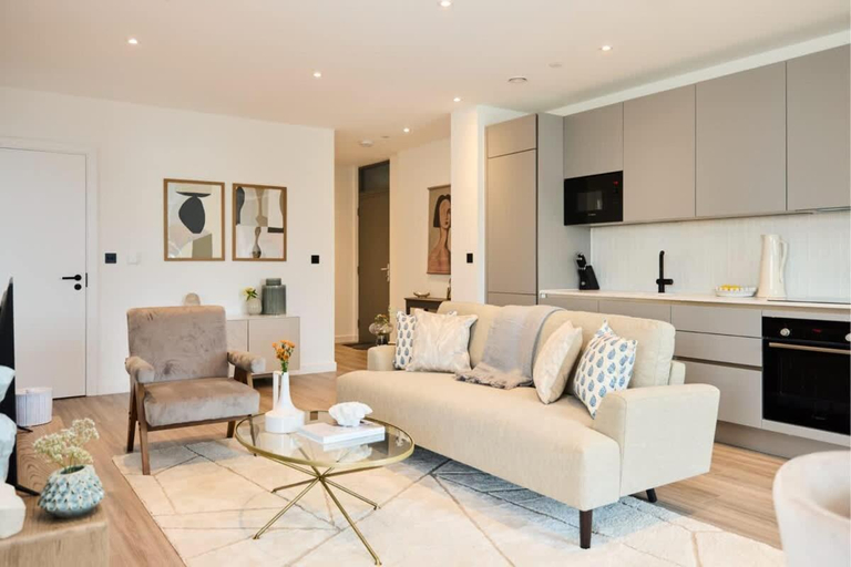 Others 2, The Tottenham Escape - Lovely 2BDR Flat + Balcony, London