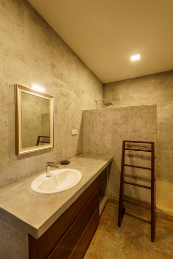 Bathroom 3, Golf Resort Par 3, Medadumbara